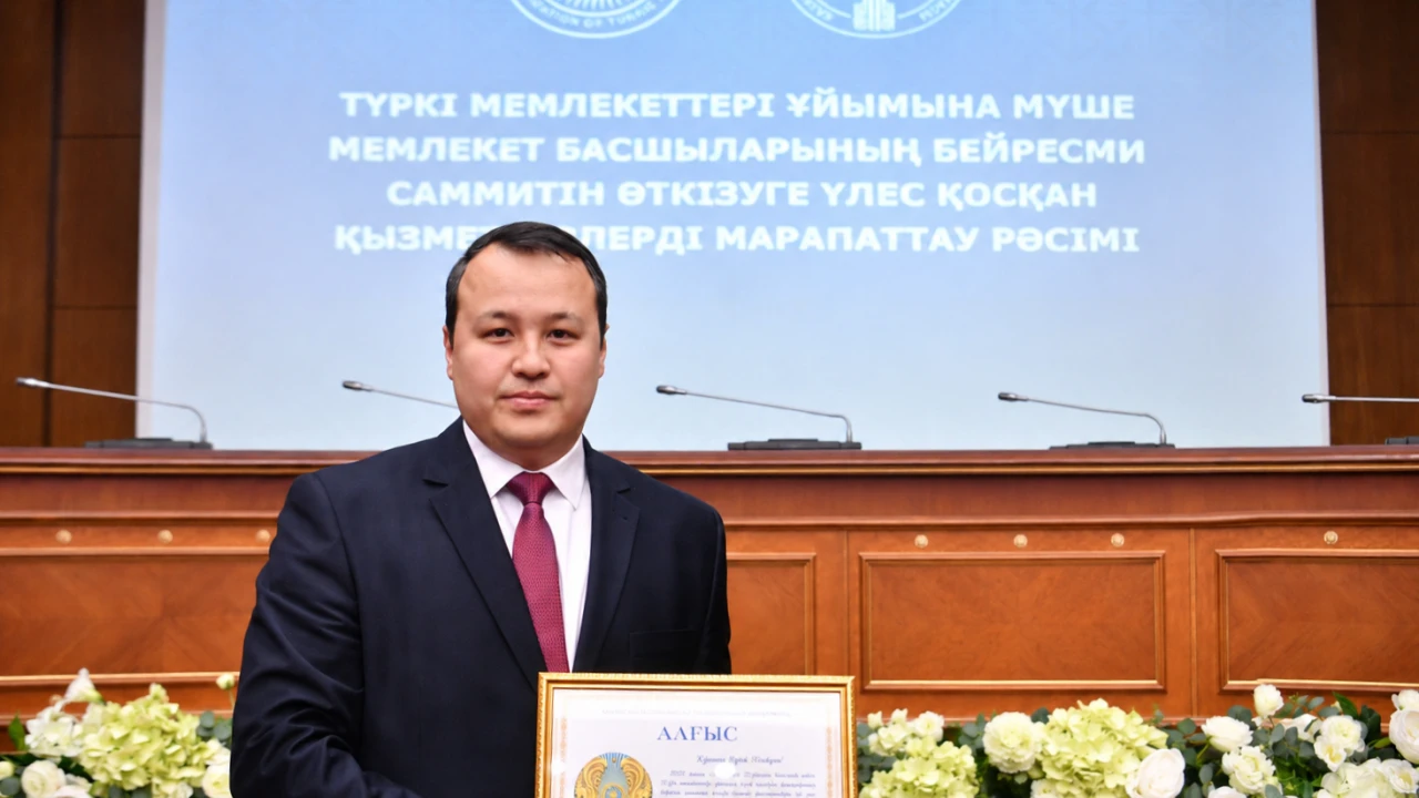 ИТО қызметкері Түркі мемлекеттері ұйымы саммитін өткізуге қосқан үлесі үшін марапатталды 