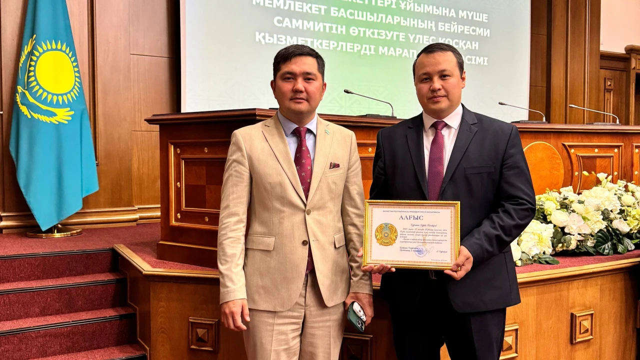 ИТО қызметкері Түркі мемлекеттері ұйымы саммитін өткізуге қосқан үлесі үшін марапатталды 